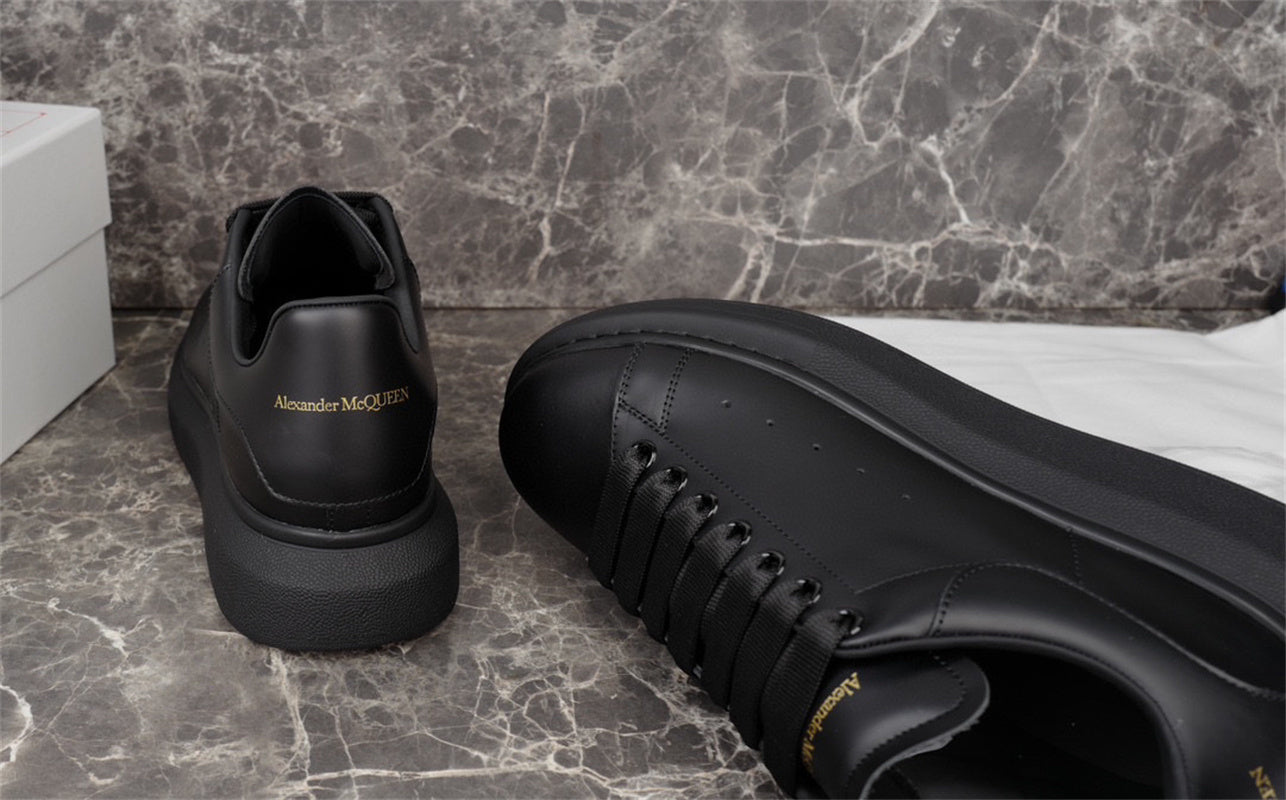 ALEXANDER MCQUEEN TOTAL BLACK